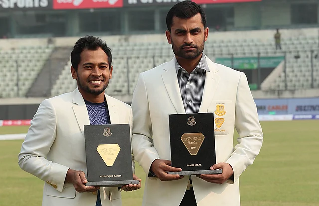 আজ বিশেষ সম্মাননা পেলেন তামিম ও মুশফিক । ছবি: প্রথম আলো।