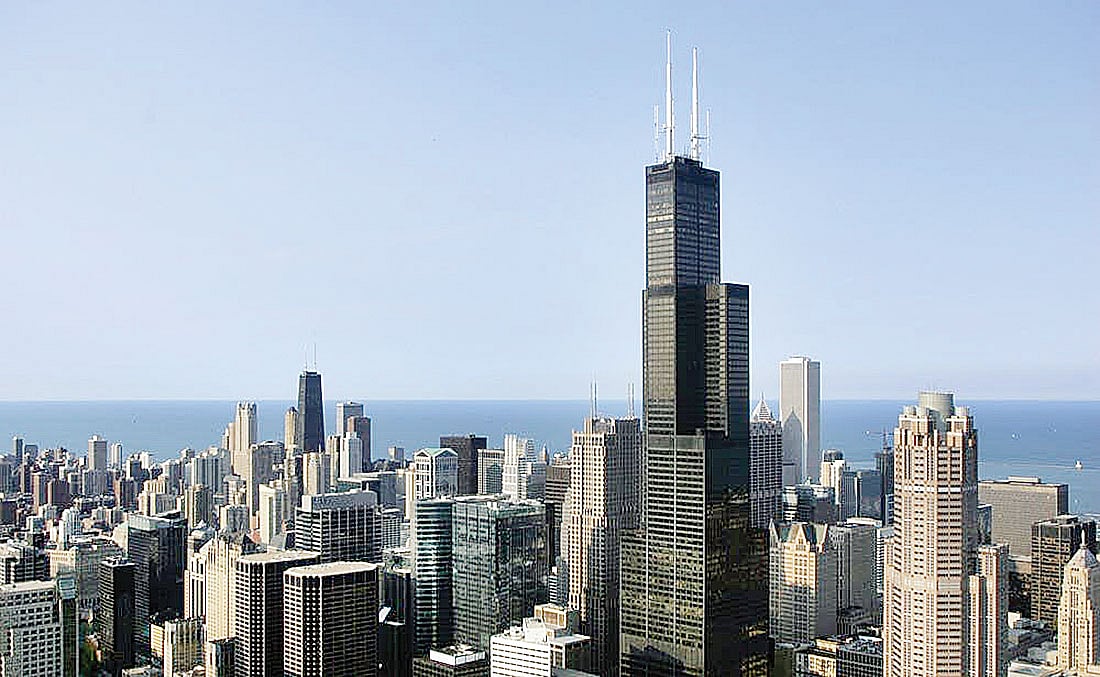 শিকাগো শহরে সবার ওপরে মাথা তুলে দাঁড়িয়ে আছে সিয়ার্স টাওয়ার হিসেবে পরিচিত উইলিস টাওয়ার