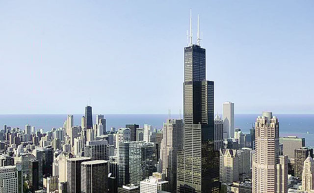 শিকাগো শহরে সবার ওপরে মাথা তুলে দাঁড়িয়ে আছে সিয়ার্স টাওয়ার হিসেবে পরিচিত উইলিস টাওয়ার