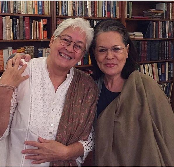 নাফিসা আলী ও সোনিয়া গান্ধী