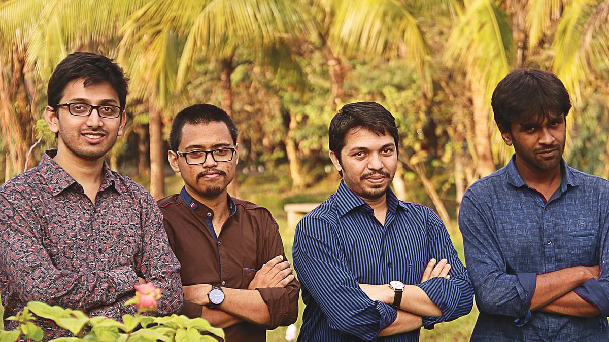 সাস্ট ডেসাইফ্রাডর দলের সদস্য বাঁ থেকে মওদুদ খান, অভিষেক পাল, সাইফুল ইসলাম (কোচ) ও জুবায়ের আরাফ। ছবি: আনিস মাহমুদ