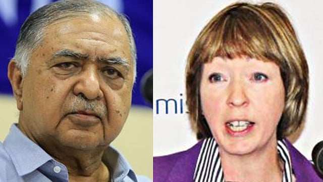 জাতীয় ঐক্যফ্রন্টের শীর্ষ নেতা ও গণফোরামের সভাপতি ড. কামাল হোসেনের সঙ্গে তাঁর বেইলি রোডের বাসায় সাক্ষাৎ করেছেন ব্রিটিশ হাইকমিশনার অ্যালিসন ব্লেইক।