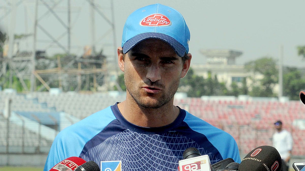 আজ সংবাদমাধ্যমের সামনে রায়ান কুক। ছবি: বিসিবি