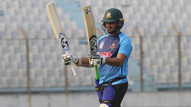 কাল চট্টগ্রামের জহুর আহমেদ চৌধুরী স্টেডিয়ামে অনুশীলনের সময় সাকিব আল হাসান। ছবি: সৌরভ দাশ