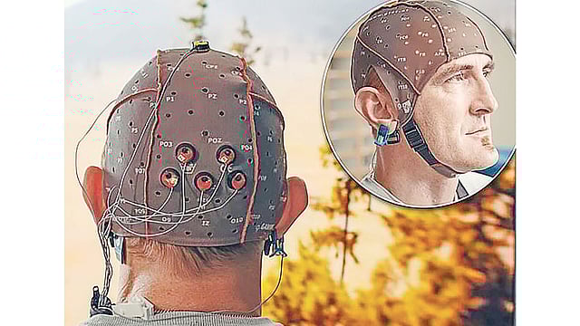 হেডসেটে থাকা অসংখ্য সেন্সর মস্তিষ্ক থেক পাওয়া সংকেত গ্রহণ করবে