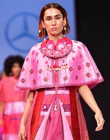 ডিজাইনার মাহিন খানের নকশা করা এসব পোশাকে ছিল নতুনত্ব।