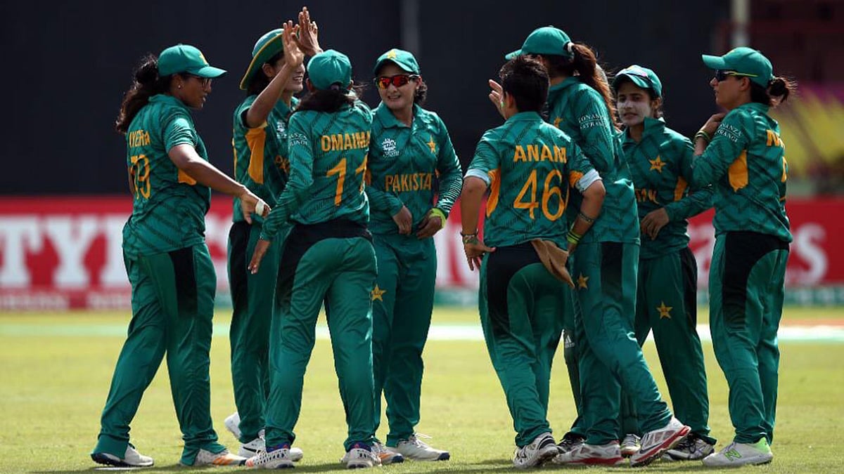 আইরিশদের বিপক্ষে জিতলেও বিশ্বকাপের গ্রুপপর্ব থেকে ছিটকে পড়েছে পাকিস্তানের মেয়েরা। ছবি: টুইটার