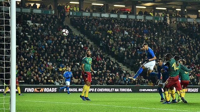 রিচার্লিসনের মাথা ছুঁয়ে ক্যামেরুনের জালে বল জড়ায়। ছবি: এএফপি