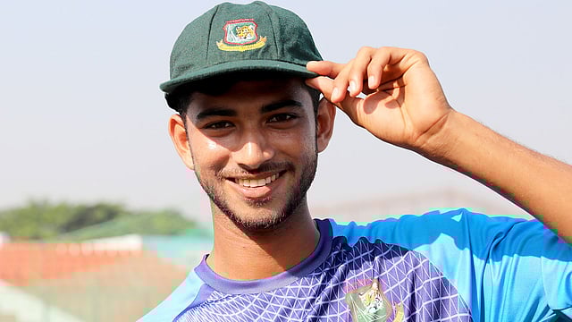 অভিষেক হলো নাঈম হাসানের। ছবি: শামসুল হক