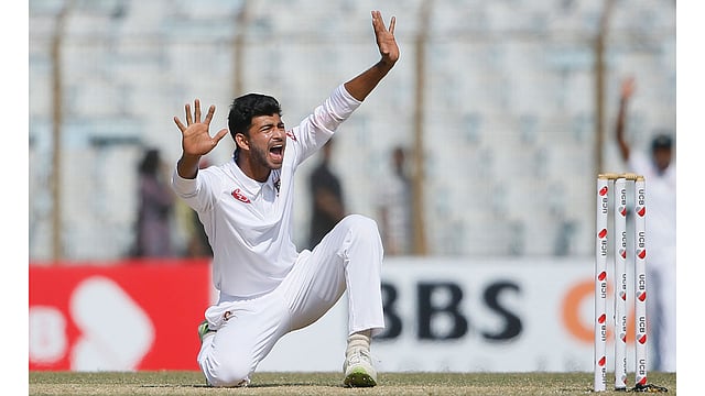 প্রথম দিনে ব্যাটিংয়ে চমকে দিয়েছিলেন, তবে আসল চমকটা বল হাতেই দেখালেন নাঈম। ছবি: প্রথম আলো