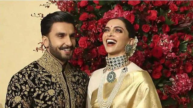 অনুষ্ঠানজুড়েই হাসিখুশি ছিলেন রণবীর সিং ও দীপিকা পাড়ুকোন