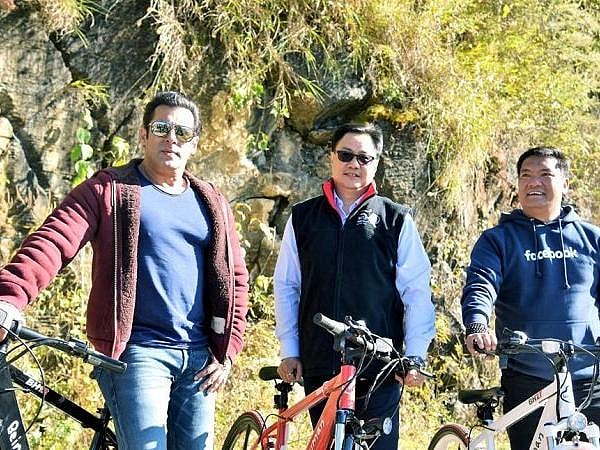 সালমান খান, কেন্দ্রীয় মন্ত্রী কিরেন রিজিজু ও অরুণাচল প্রদেশের মুখ্যমন্ত্রী প্রেমা খান্ডু