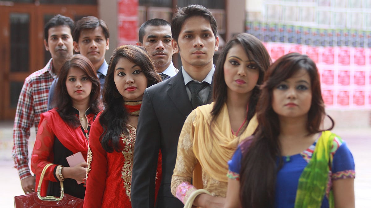 নির্বাচনে তরুণদের গুরুত্ব থাকলেও রাজনৈতিক দলগুলোর ইশতেহারে তার প্রতিফলন আশানুরূপ হয়নি। ছবি: প্রথম আলো