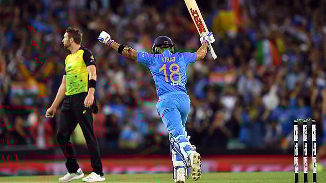 দলের জয় নিশ্চিত হতেই কোহলির আবেগী উদ্‌যাপন। ছবি: এএফপি