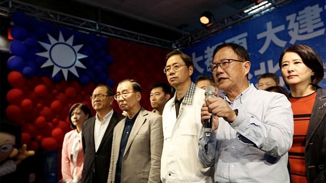 তাইওয়ানের বিরোধী দল ন্যাশনালিস্ট কুওমিনতাং পার্টির (কেএমটি) মেয়র প্রার্থী তিং সোও-চাং স্বতন্ত্র প্রার্থীর কাছে পরাজয়ের পর নির্বাচনের ফল চ্যালেঞ্জ করে মামলা করবেন বলে ঘোষণা দিয়েছেন। ছবি: রয়টার্স