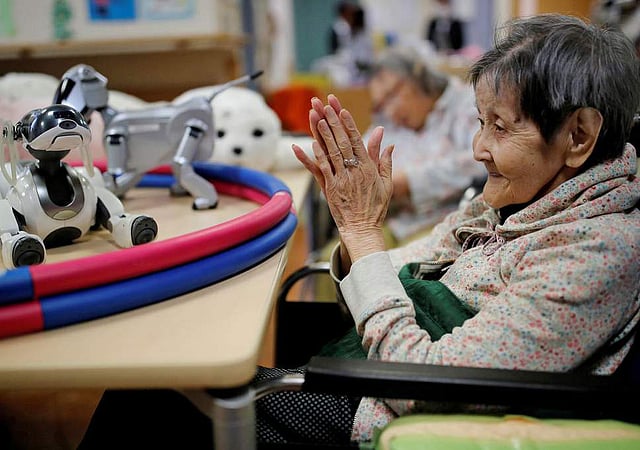 সম্প্রতি কর্মক্ষম মানুষের ঘাটতি পূরণ করতে বিদেশি শ্রমিক নেওয়ার কথা জানিয়েছে জাপান। ছবি: রয়টার্স