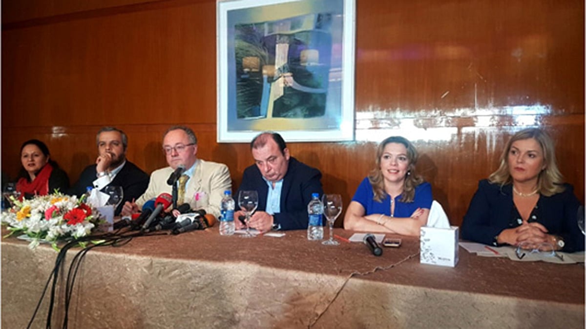 রাজধানীর একটি হোটেলে এক সংবাদ সম্মেলনে বক্তব্য রাখছেন ইউরোপীয় পার্লামেন্টের সদস্যরা। ছবি: বাসস