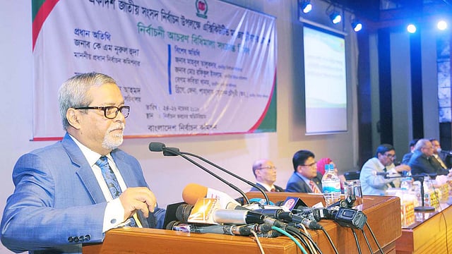 নির্বাহী ম্যাজিস্ট্রেটদের ব্রিফিংয়ের শেষ দিনের অনুষ্ঠানে প্রধান নির্বাচন কমিশনার সিইসি কে এম নূরুল হুদা। ছবি: পিআইডি