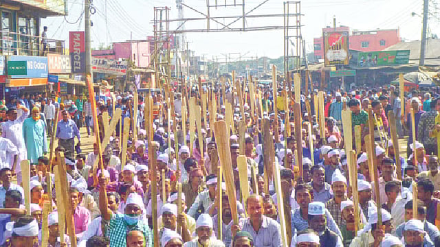 ময়মনসিংহ-৮ (ঈশ্বরগঞ্জ) আসনে জাতীয় পার্টির বদলে আওয়ামী লীগের আবদুস সাত্তারকে মনোনয়ন দেওয়ার দাবিতে গতকাল নেতা-কর্মীদের বিক্ষোভ। বেলা ১১টায় ঈশ্বরগঞ্জ  উপজেলা সদরের চৌরাস্তায়।  ছবি: প্রথম আলো