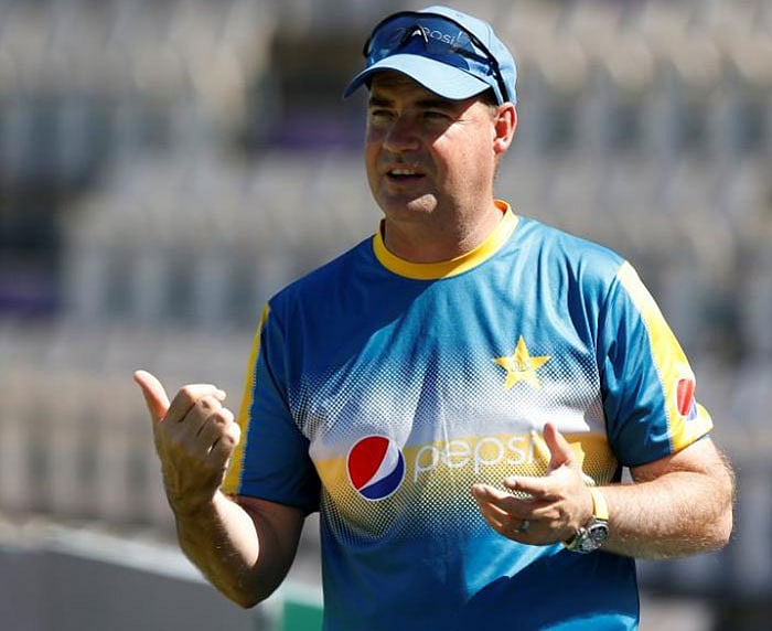 চাপে ভেঙে পড়ার রোগ কীভাবে সারানো যায়, ভাবছেন মিকি আর্থার