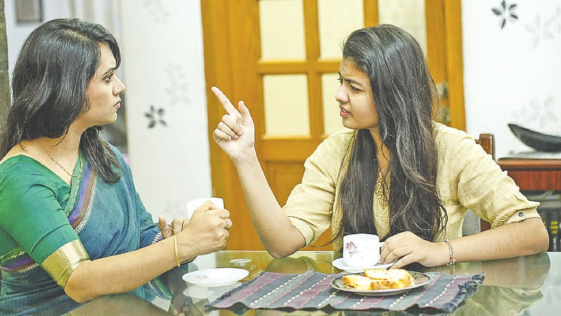 মায়ের সঙ্গে দ্বন্দ্ব কেন বোঝার চেষ্টা করুন। মডেল: লোপা ও রৌদুস, ছবি: সুমন ইউসুফ