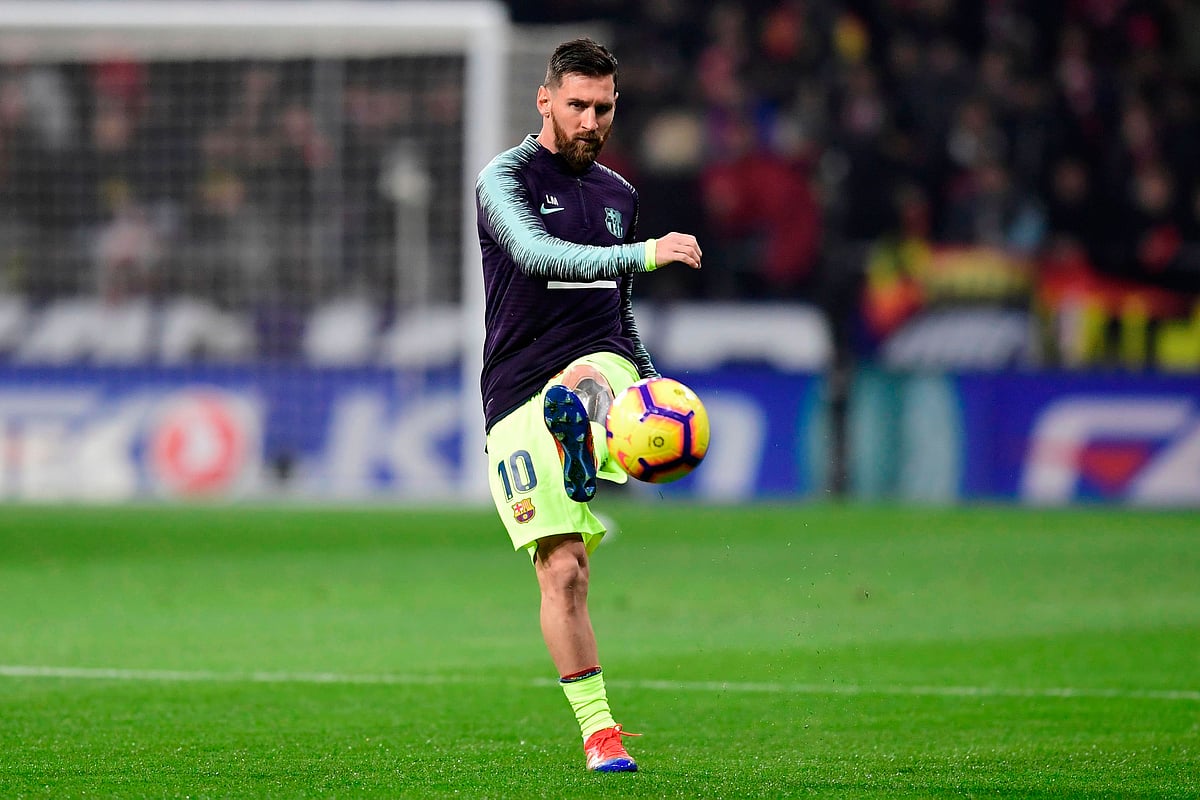 বার্সার জার্সিতেই সাফল্যের অঙ্ক কষছেন মেসি। ছবি: এএফপি