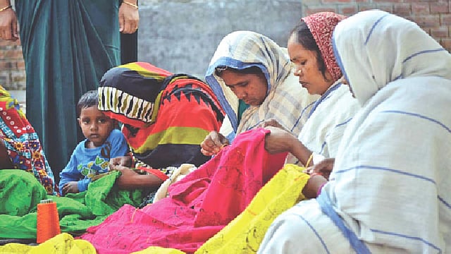 উৎপাদনমুখী কাজে ব্যস্ত সময় কাটে নারায়ণগঞ্জ কারাগারে বন্দী নারী  আসামিদের।  ছবি: সংগৃহীত