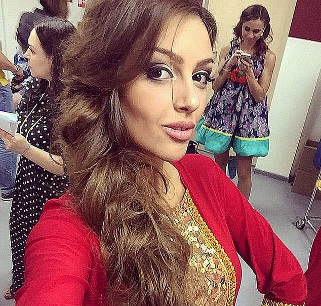 ২০১৬ সাল থেকে রাজার দায়িত্ব পালন করা মোহাম্মদ ভি–এর সঙ্গে সাবেক মিস মস্কোর পরিচয় বা সম্পর্ক কীভাবে শুরু, তা এখনো অজানা। ছবি: টুইটার