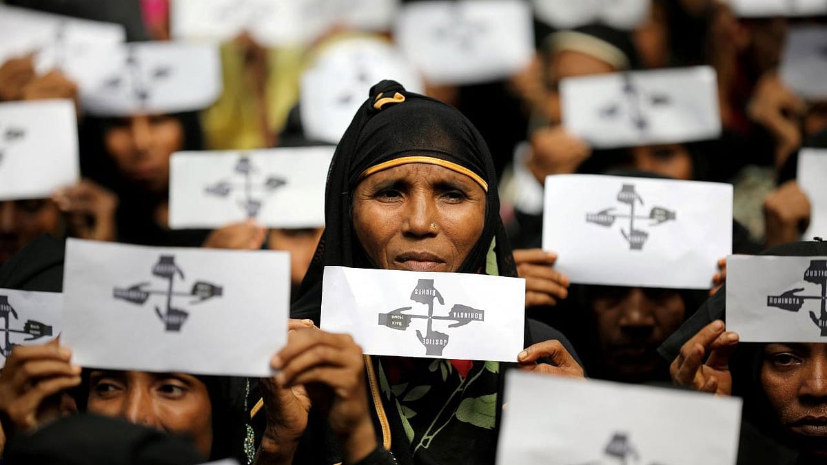 নৃশংস নিপীড়নের মুখে মিয়ানমারের রাখাইন থেকে লাখো রোহিঙ্গা পালিয়ে বাংলাদেশে আশ্রয় নিয়েছে। ছবি: রয়টার্স