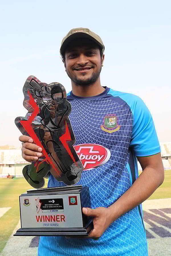 এই সিরিজে ফিরেই সেরা খেলোয়াড় হয়েছেন সাকিব আল হাসান। ছবি: প্রথম আলো