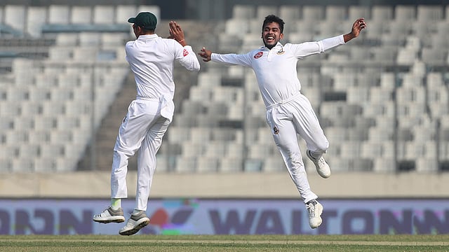 ওয়েস্ট ইন্ডিজকে স্পিনে নাজেহাল করে ছেড়েছেন মিরাজ। ছবি: শামসুল হক