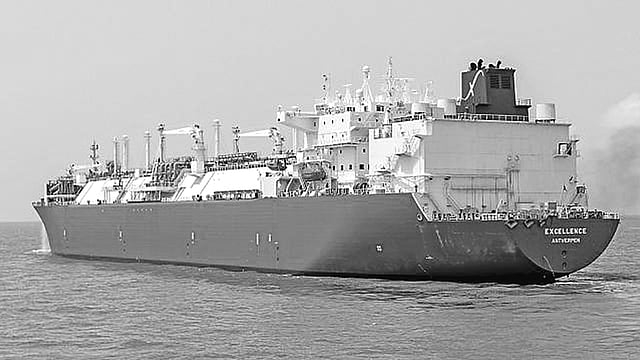 গ্যাস সরবরাহে এলএনজিবাহী বিশেষায়িত জাহাজ