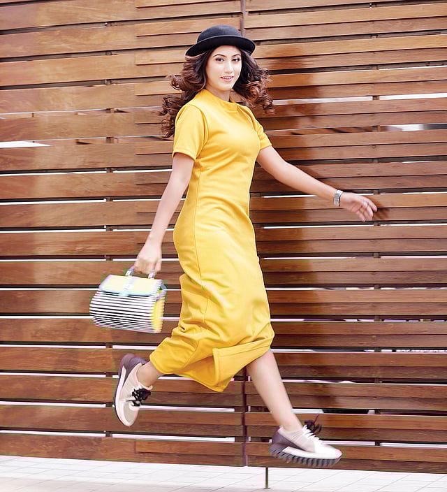 ভারী কাপড়ের লম্বা পোশাকও আরামদায়ক। পোশাক: আইকনিক ফ্যাশন গ্যারেজ