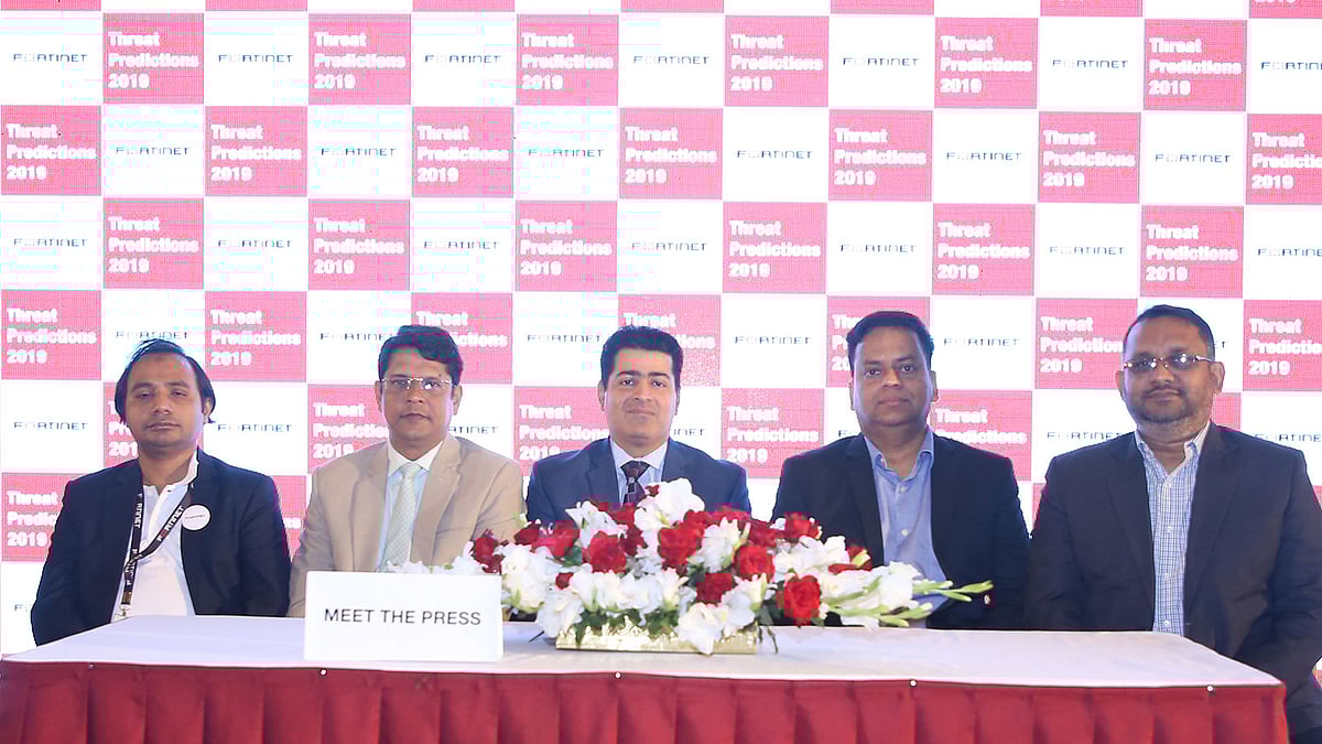 ফোর্টিনেটের সংবাদ সম্মেলনে সাইবার নিরাপত্তাবিষয়ক তথ্য তুলে ধরেন প্রতিষ্ঠানটির কর্মকর্তারা। ছবি: সংগৃহীত।