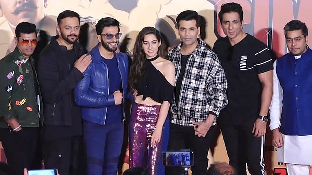 ‘সিম্বা’ ছবির ট্রেলার লঞ্চ অনুষ্ঠানে একসঙ্গে ছবি তুলেছেন শিল্পী ও কলাকুশলীরা