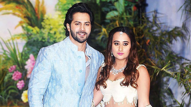 দীর্ঘদিনের বান্ধবী নাতাশা দালাকে বিয়ে করবেন বরুণ ধাওয়ান