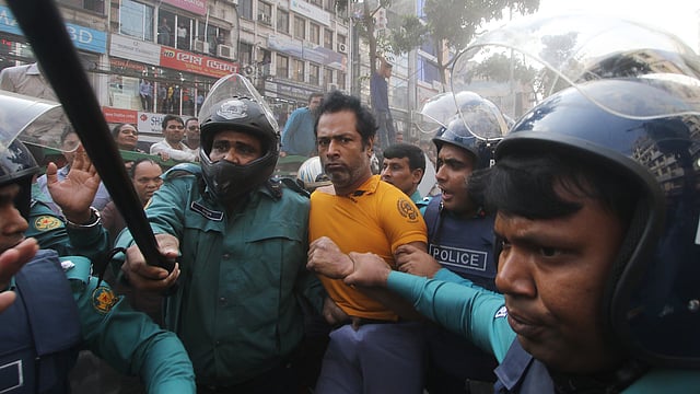 কৌশলে বাড়ি থেকে বের করা হয় কাজলকে। থানায় নিয়ে যাওয়া হচ্ছে তাঁকে।