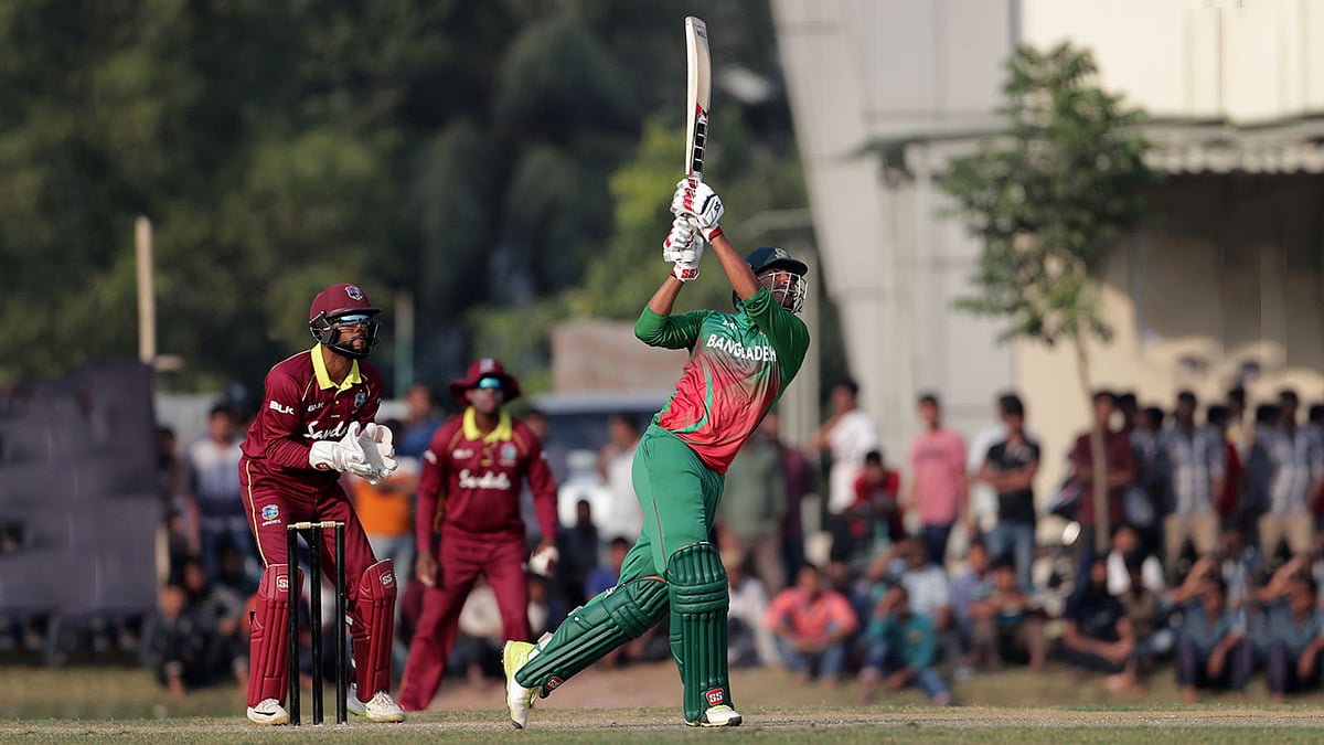 তামিমের পর সেঞ্চুরি পেয়েছেন সৌম্য। ছবি: প্রথম আলো