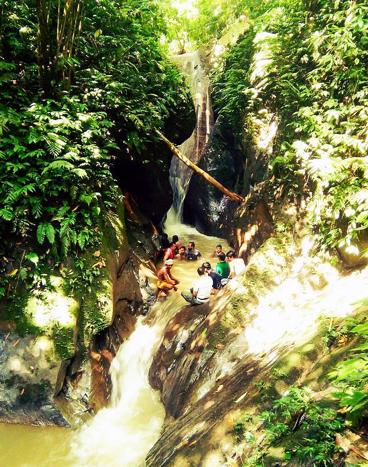 পাথারিয়ার গভীরে এমন অসংখ্য ঝরনার দেখা মেলে