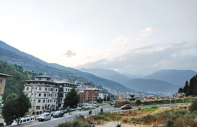 পাহাড়ের কোলে গোছানো এক শহর। ছবি: লেখক