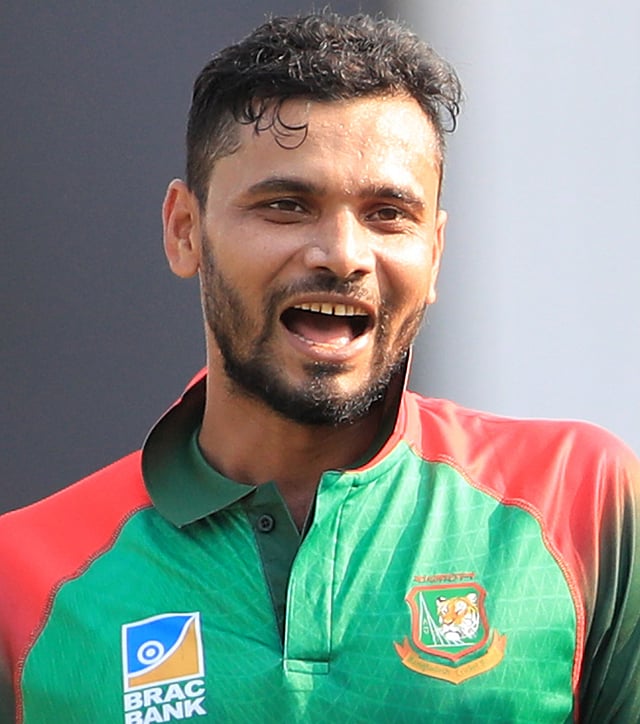 দুর্দান্ত বোলিং করেছেন মাশরাফি। ছবি: প্রথম আলো