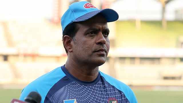সুনীল যোশি মনে করেন, সিরিজের নিষ্পত্তি কালই করে ফেলা ভালো! ছবি: প্রথম আলো