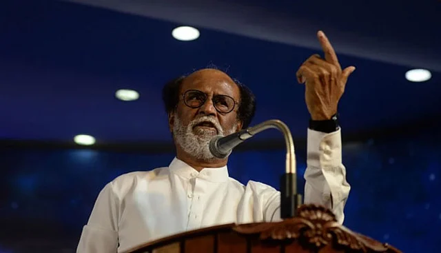 ২০১৭ সালের ডিসেম্বরে রাজনীতিতে অংশ নেওয়ার কথা জানিয়েছিলেন রজনীকান্ত। কিন্তু এখনো পর্যন্ত নিজের রাজনৈতিক দলের নামটিও ঘোষণা করেননি তিনি। ছবি: এএফপি