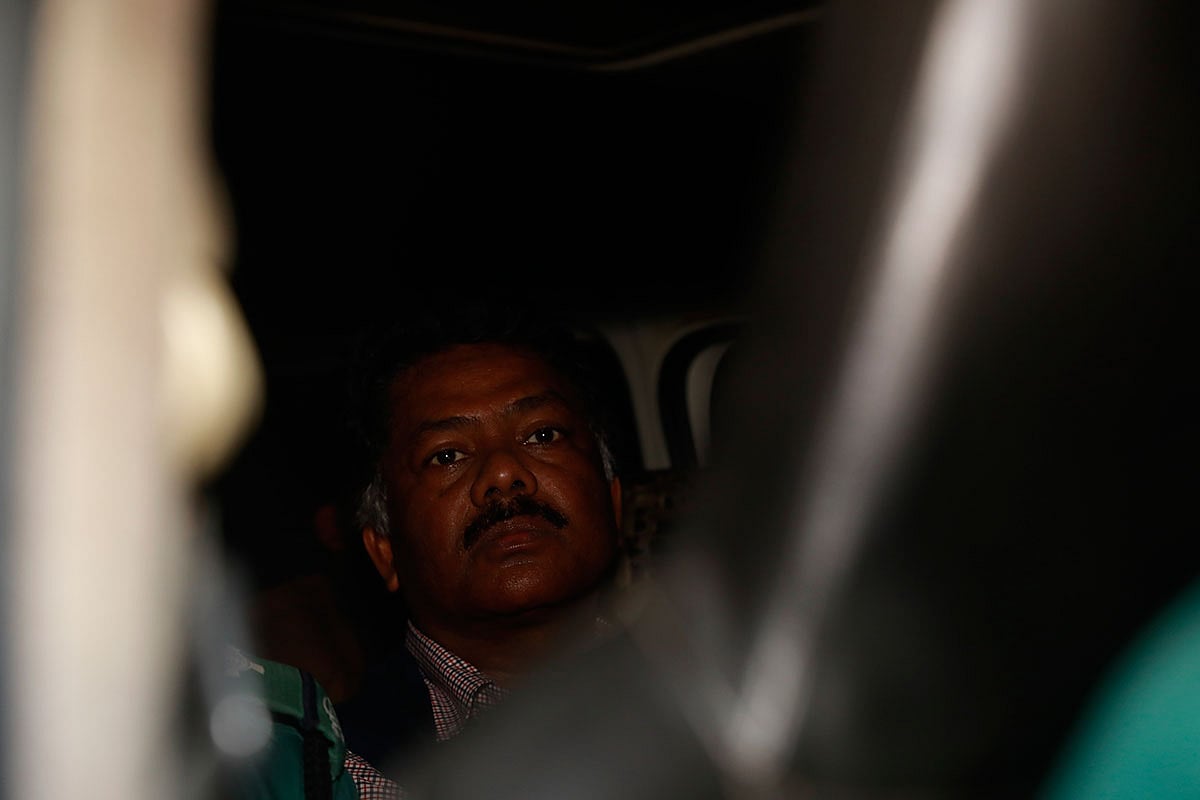 বিএনপি নেতা রুহুল কুদ্দুস তালুকদারকে আজ বুধবার ঢাকার মুখ্য মহানগর হাকিম আদালতে হাজির করা হয়। ছবি: শুভ্র কান্তি দাশ