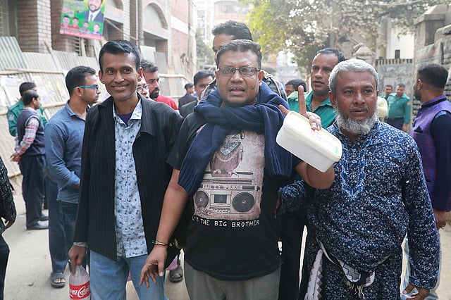 নাশকতার পুরোনো মামলায় গ্রেপ্তার বিএনপির নেতাকর্মীদের আজ ঢাকার মুখ্য মহানগর হাকিম আদালতে হাজির করা হয়। ছবি: শুভ্র কান্তি দাশ।