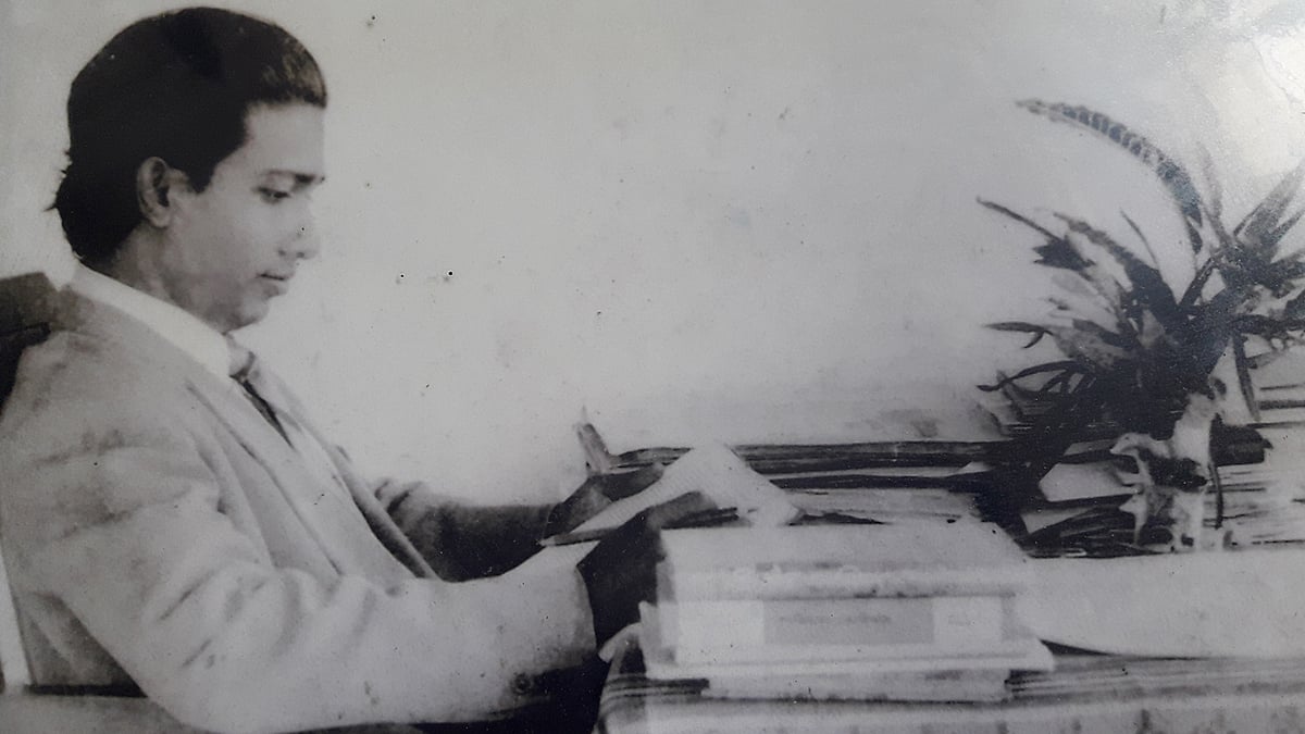 শহীদ বুদ্ধিজীবী ঢাকা বিশ্ববিদ্যালয়ের শিক্ষক আনোয়ার পাশা। ছবি: সংগৃহীত