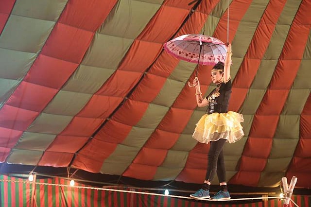 মাহমুদ দিদার পরিচালিত ‘বিউটি সার্কাস’ চলচ্চিত্রে জয়া আহসান। ছবিটি লেখার সঙ্গে প্রতীকী হিসেবে ব্যবহার করা হলো