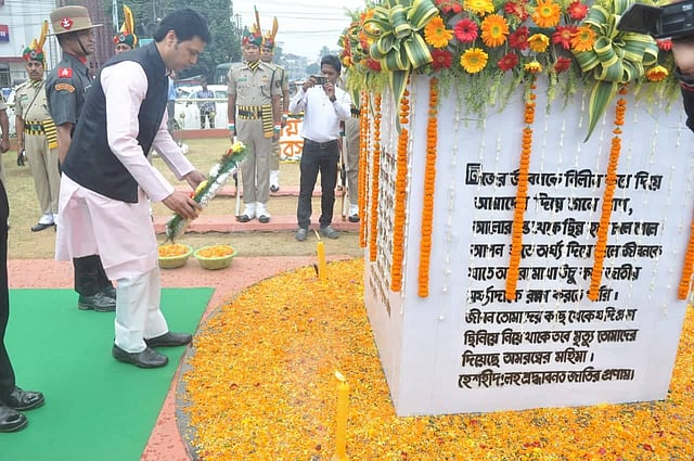 বাংলাদেশের মুক্তিযুদ্ধে শহীদ ভারতীয় সেনাদের উদ্দেশে শ্রদ্ধা নিবেদন করেন ত্রিপুরার মুখ্যমন্ত্রী বিপ্লব কুমার দেব। ছবি: প্রথম আলো