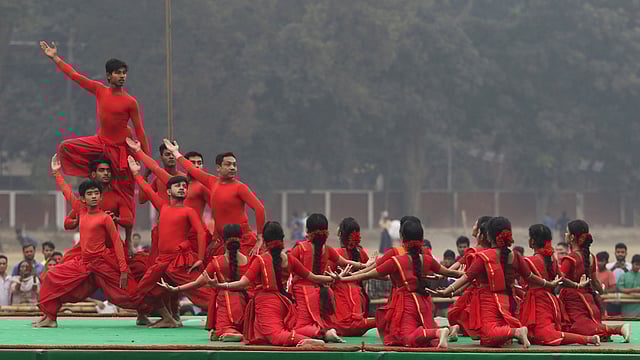 আবৃত্তির সঙ্গেও ছিল নাচ। ছবি: আশরাফুল আলম