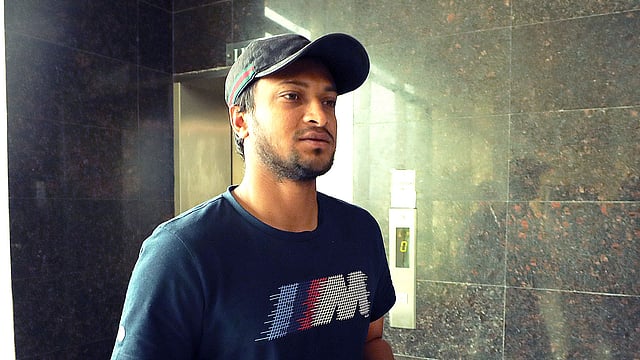 অনুশীলন করতে গিয়ে চোট পেয়েছেন সাকিব । ছবি: প্রথম আলো